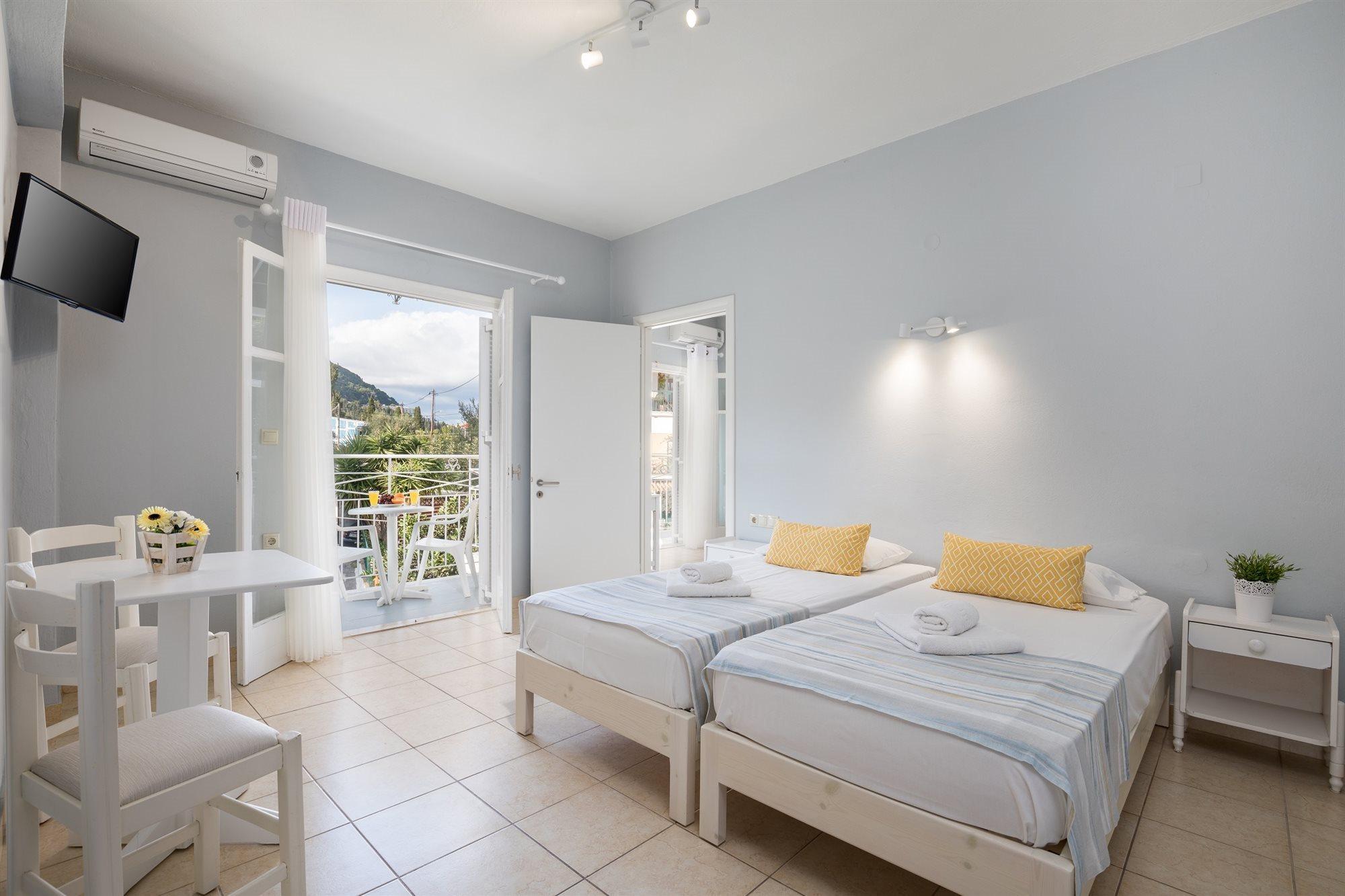 Bella Vista Beach Hotel And Studios Benitses  Zewnętrze zdjęcie